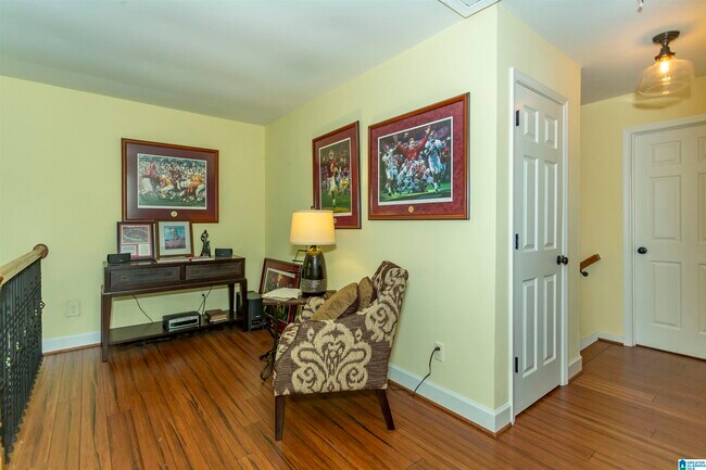 Building Photo - 327 Heath Dr