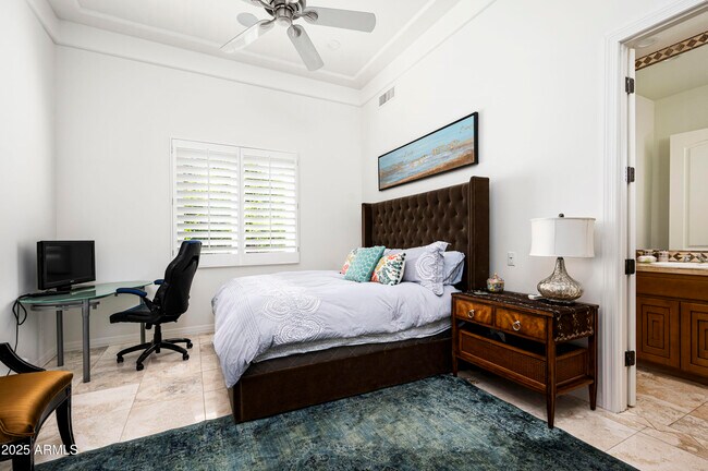 Building Photo - 6649 E Berneil Dr