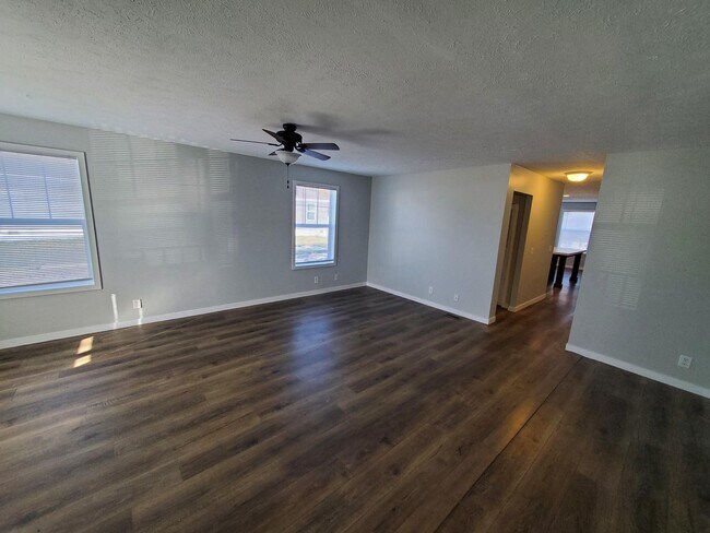 Building Photo - 19 Hummingbird Dr