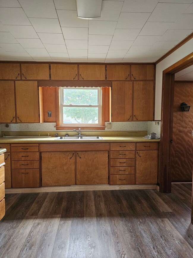 Building Photo - Country Living