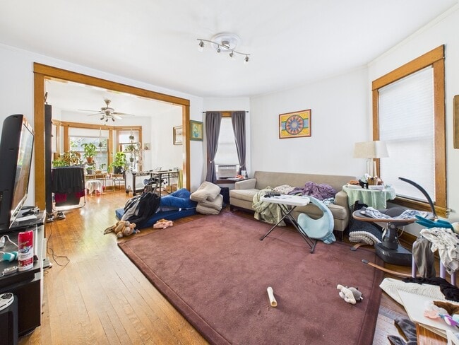 Building Photo - 4318 N Albany Ave