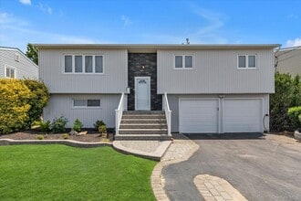 Building Photo - 3075 Whaleneck Dr