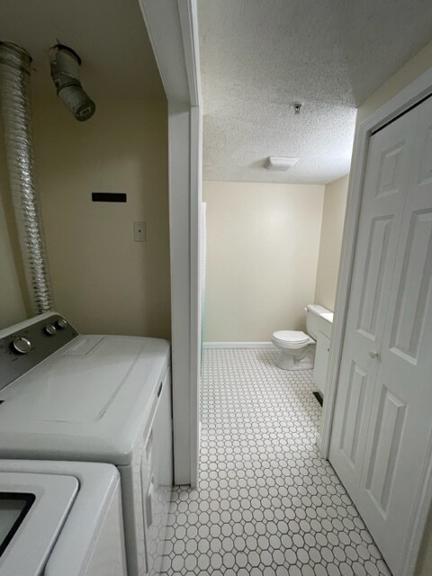 Full Bath with Laundry - 31 Devereux St