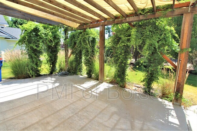 Building Photo - 1485 E Feather Nest Dr
