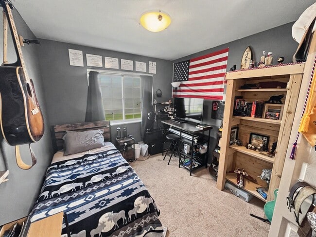 Building Photo - 5702 Sapphire Loop