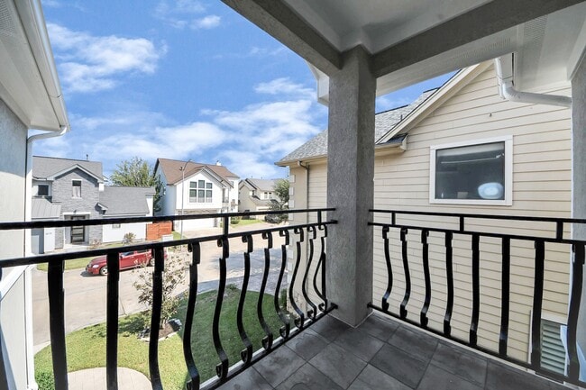 Building Photo - 1493 Silverado Dr