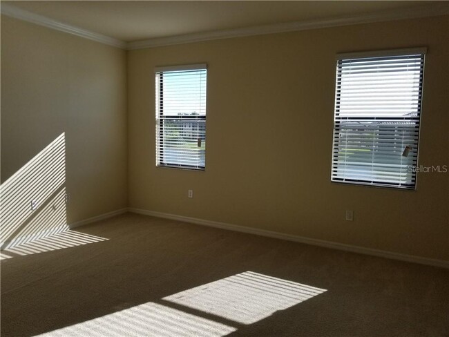 Building Photo - "Spacious 3-Bedroom Townhouse with Lake Vi...