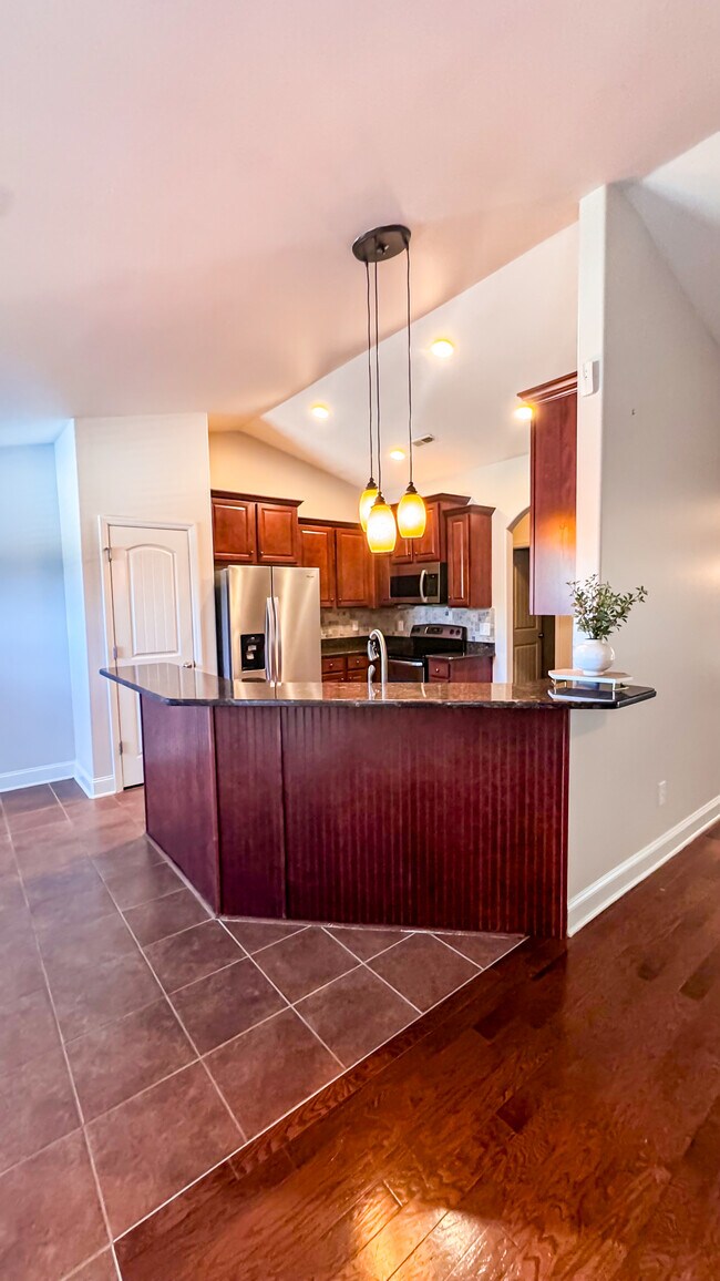 Building Photo - 2805 Slate Dr SW