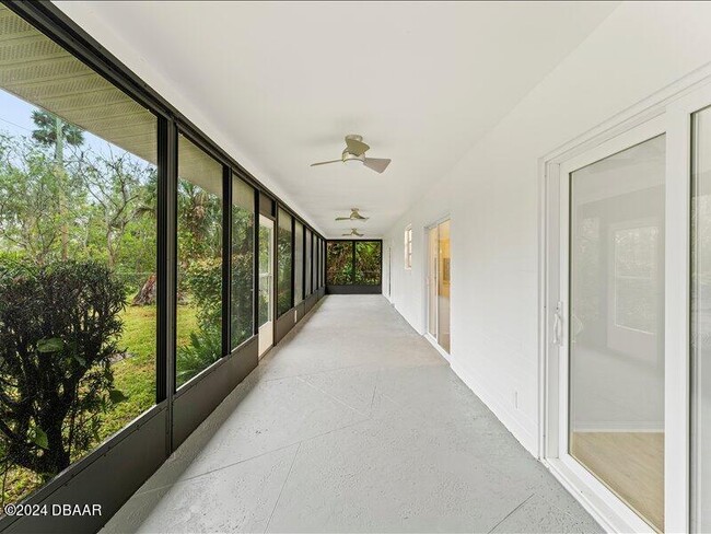 Building Photo - 879 Ponderosa Dr