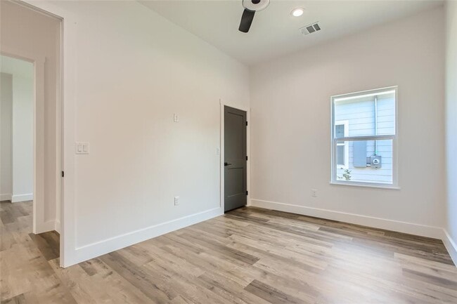 Building Photo - 642 Cypress Ln