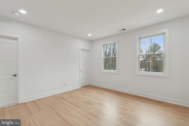 Building Photo - 35 Sycamore Pl