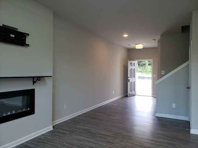 Building Photo - 138 Millers Ln