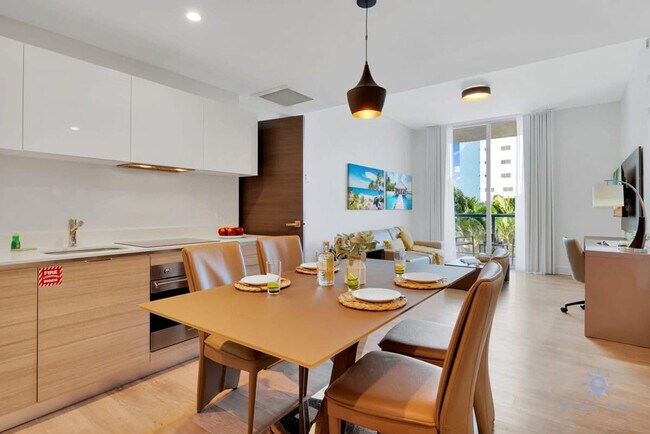 Building Photo - 777 N Ocean Dr