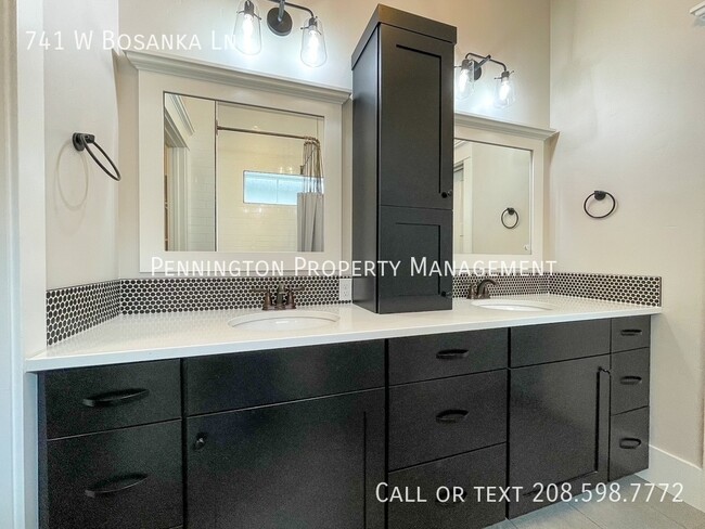 Building Photo - 741 W Bosanka Ln