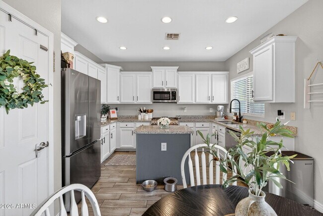 Building Photo - 118 W Dragon Tree Ave