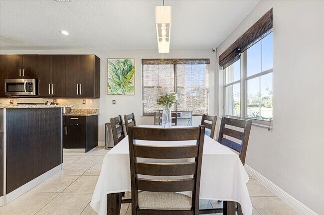 Building Photo - 2316 SW 127th Ave