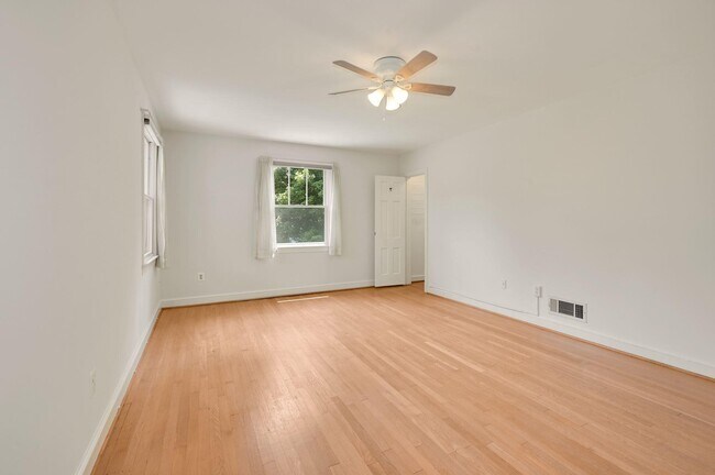 Building Photo - 4505 Alton Pl NW