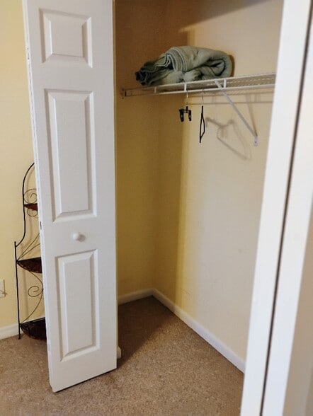 Building Photo - 45 Brewster Ln