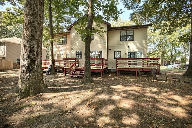 Building Photo - Call Sabrina Thomas at 757-767-0767 for more information
