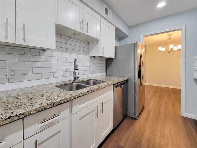 Building Photo - 13168 Trail Hollow Dr