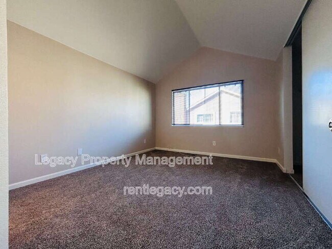 Building Photo - 232 Redstone Cir