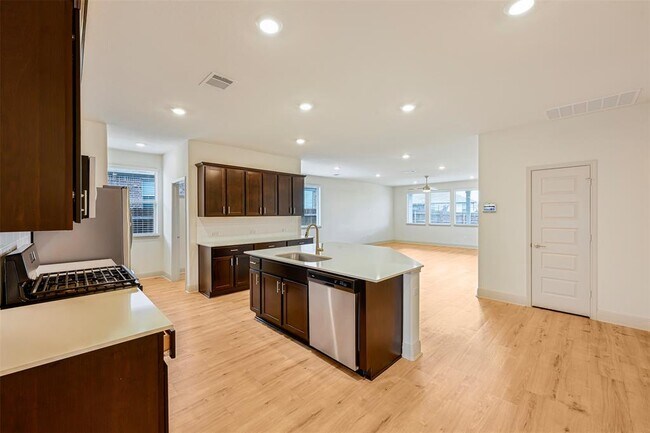 Building Photo - 18033 Bassano Ave