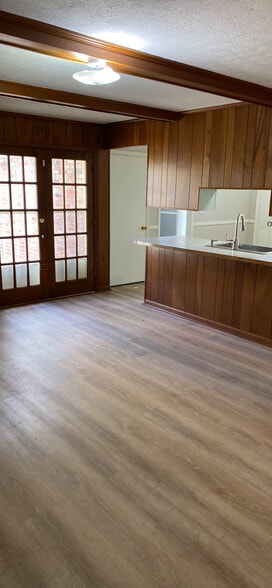 Building Photo - 3113 Pomeroy Dr