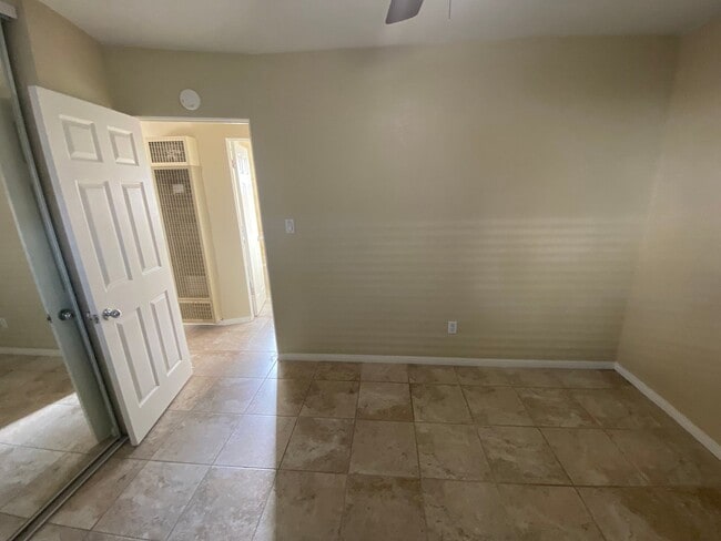 Building Photo - kl303r