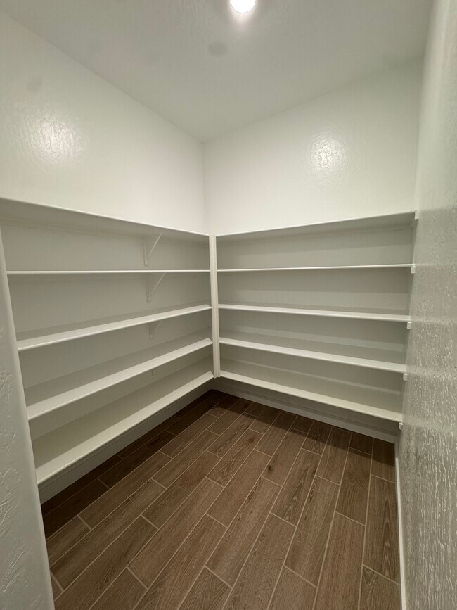 Building Photo - 1137 Granite Dr