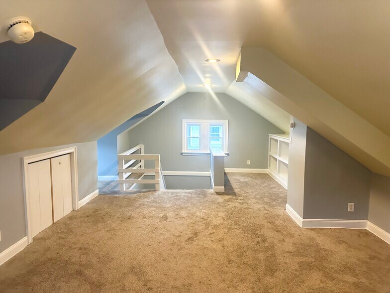 Building Photo - 64 Livingston Pl