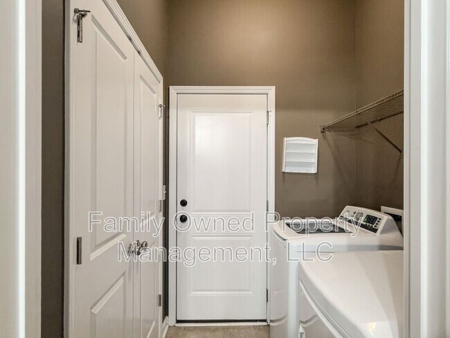 Building Photo - 266 Mayfield Dr