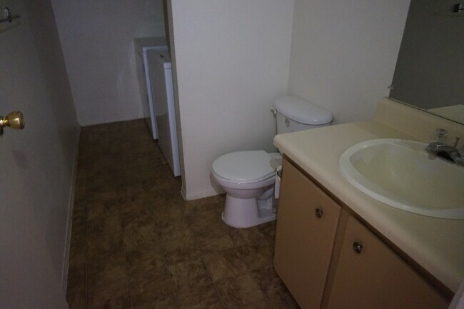 Building Photo - Charming 2 bed 1.5 bath Phoenix townhouse