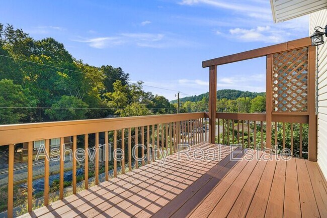 Building Photo - 84 Green Oak Rd