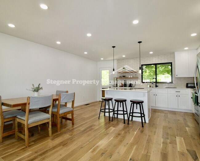 Building Photo - Incredible Updated Home