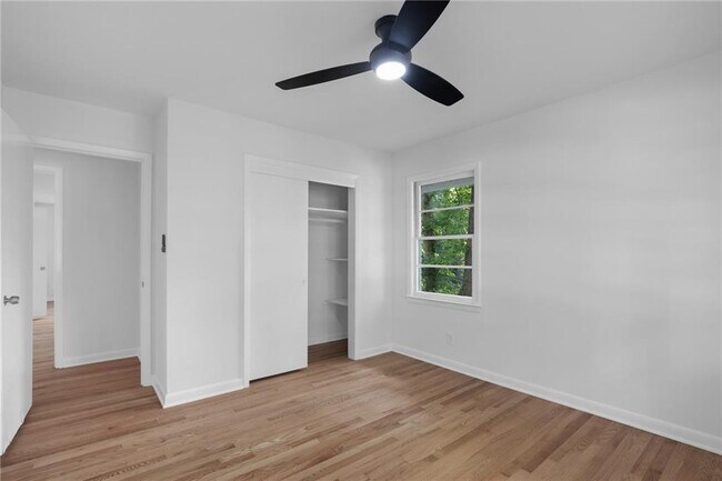 Building Photo - 2397 Sunset Dr NE