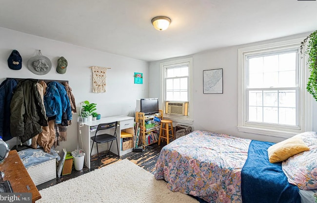 Building Photo - Spacious 4BR Home Steps from Frankford Ave | Private Patio + Tons of Natural Light