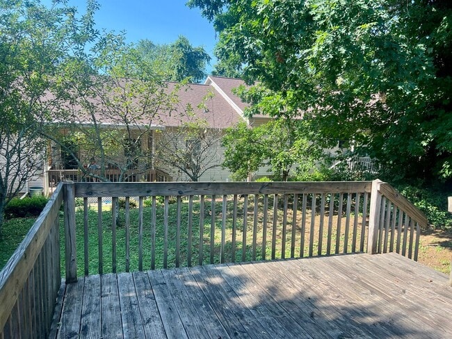 Building Photo - One- level 3bedroom /2bath  living with 2 ...