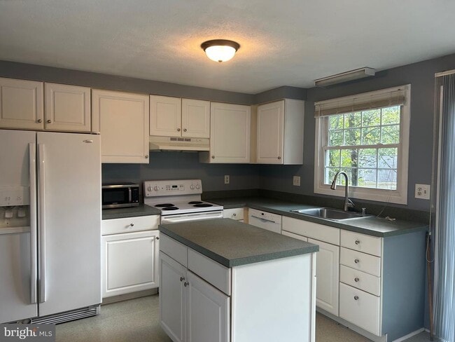 Building Photo - 615 McKinway