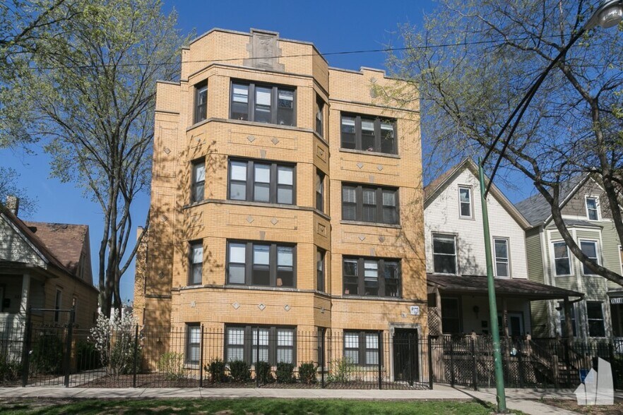 Building Photo - 2229 N Sawyer Ave