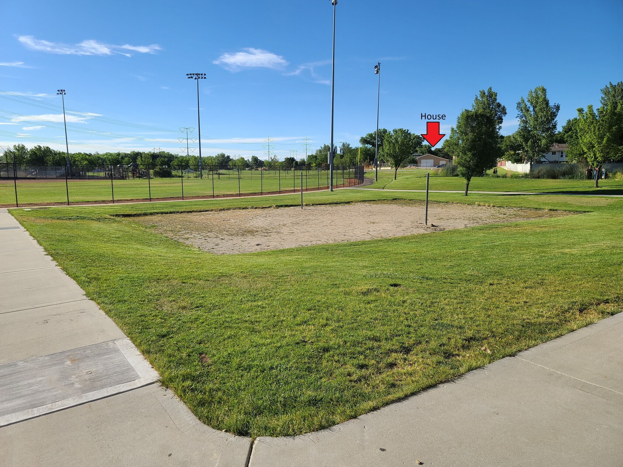 Building Photo - 940 W Red Oaks Dr
