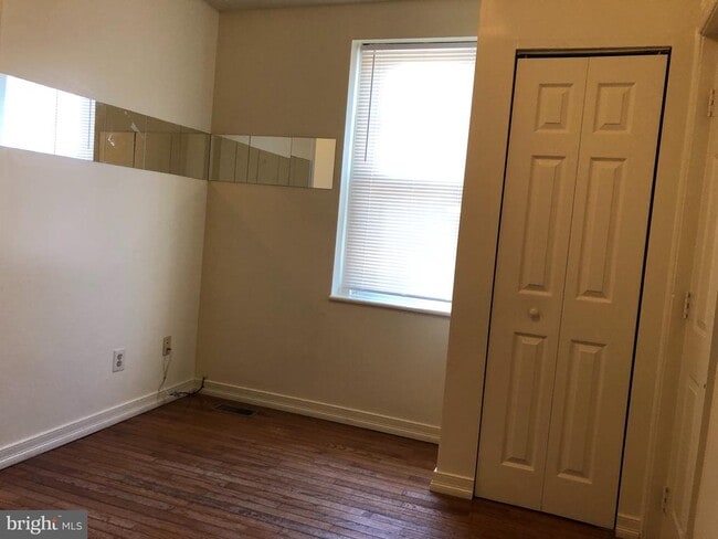 Building Photo - 531 S Ann St