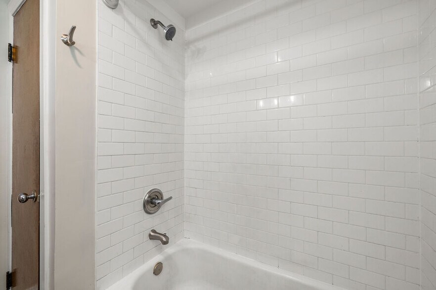 Building Photo - 612 Starin Ave