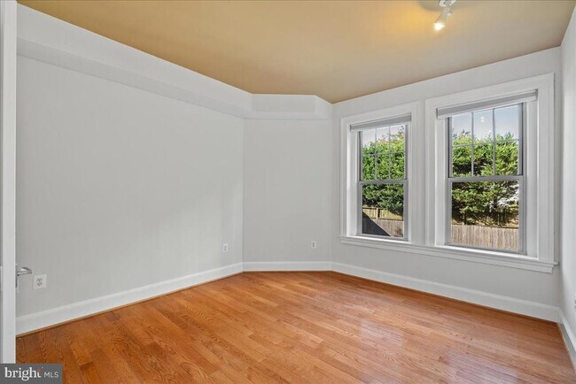 Building Photo - 3220 17th St NW