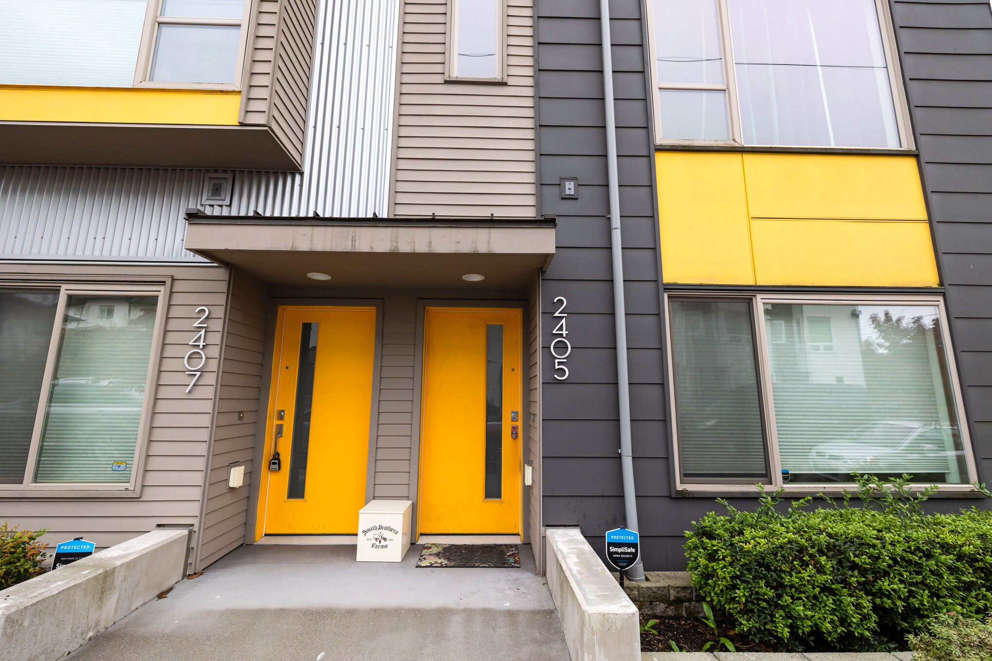 Building Photo - 2405 S Holgate St