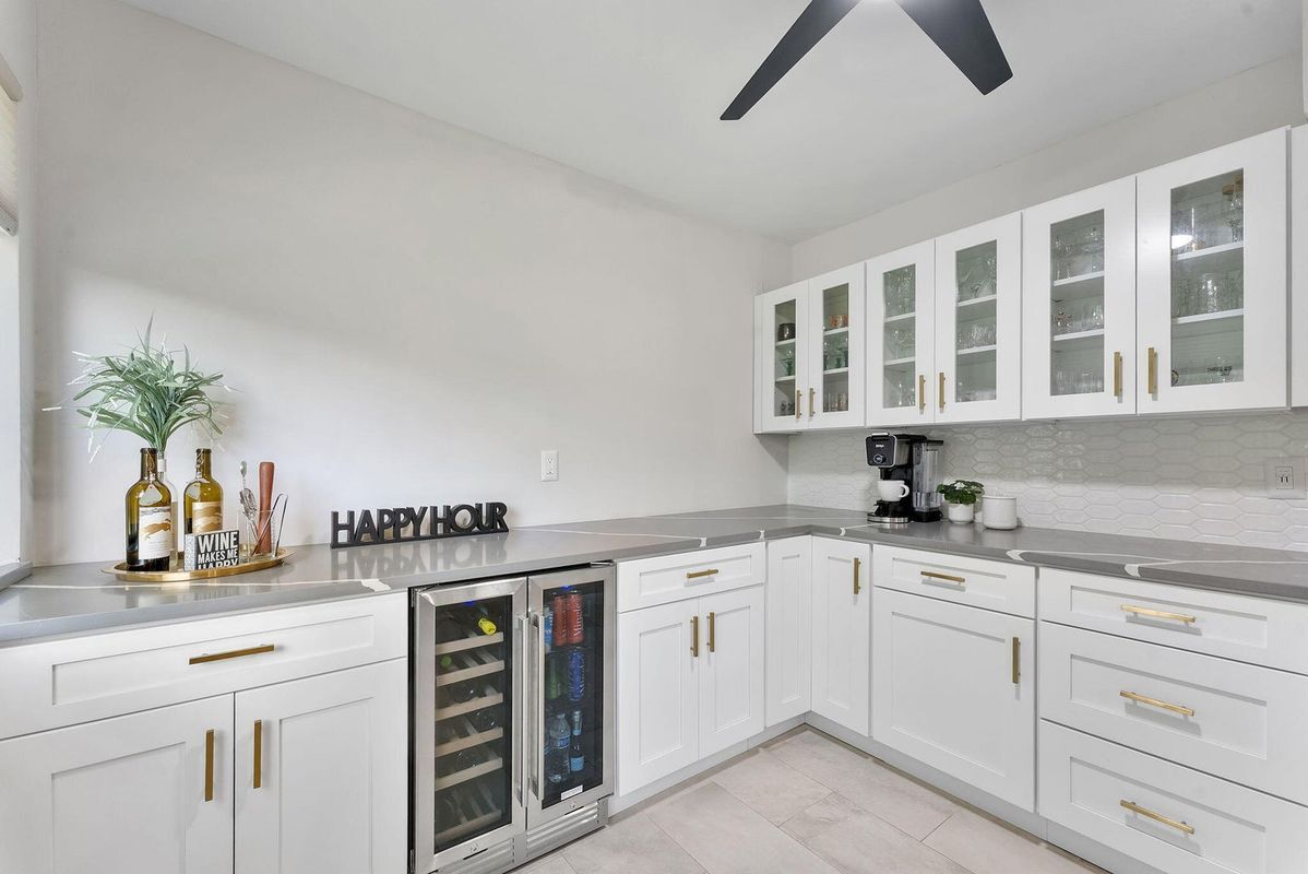 Building Photo - 11230 Green Lake Dr