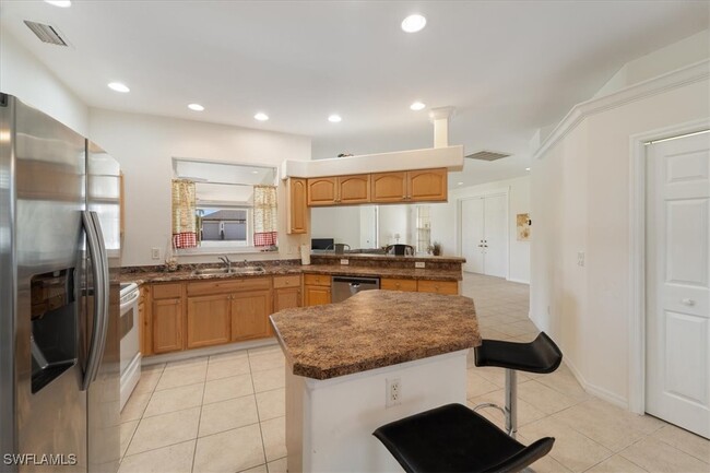 Building Photo - 2865 SW 25th Ave