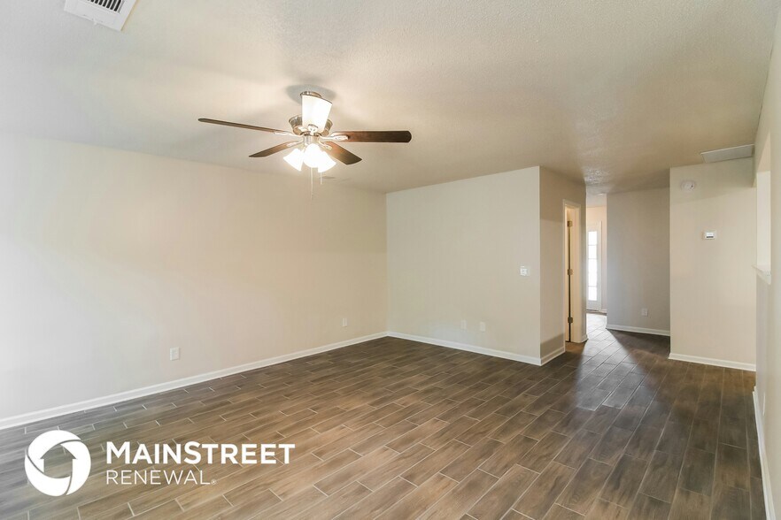 Building Photo - 7813 Newbury Dr