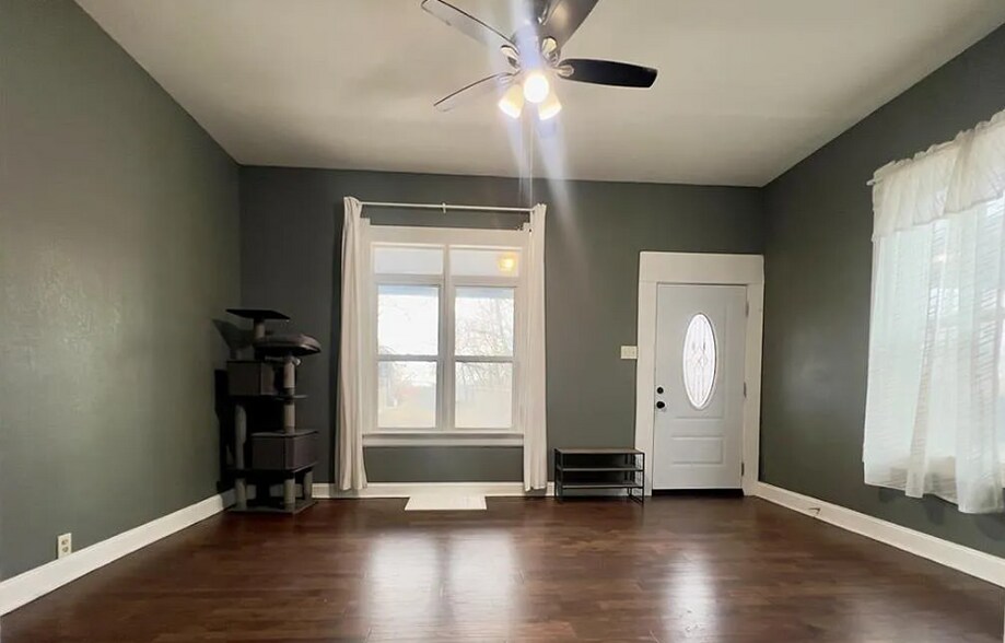 Building Photo - 523 Tracy Ave