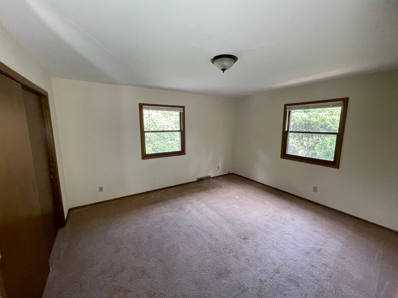 Building Photo - 611 Saint Johns Dr
