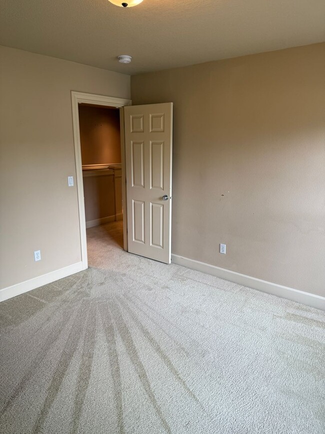 Building Photo - Large Rock Creek Single Family Home